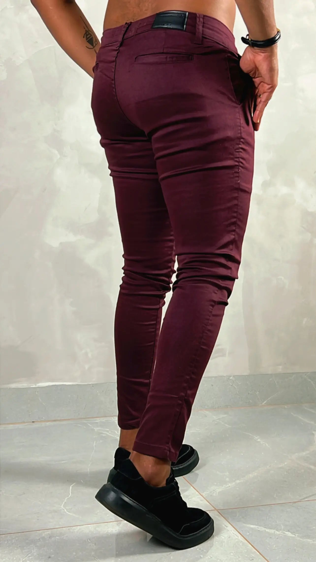 Calça alfaiataria Marsala bolso faca 5% de elastano